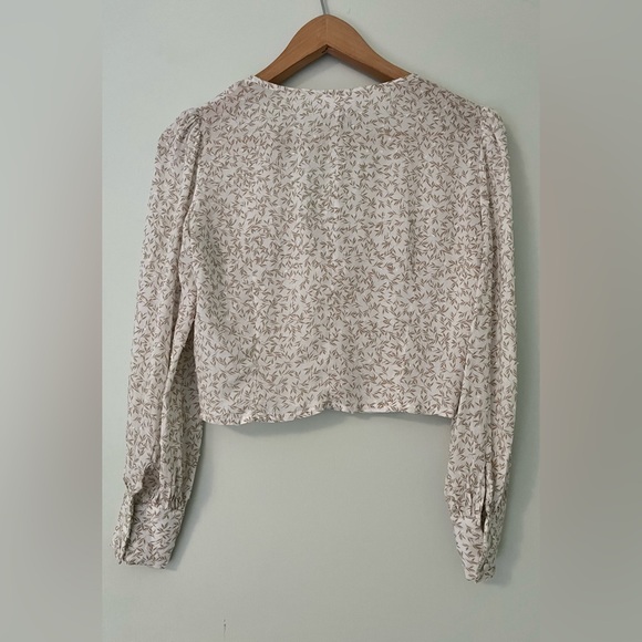 SKYLAR + MADISON 💯 Rayon Cream Cropped Long Sleeve Floral Button-Up Blouse - Picture 3 of 12